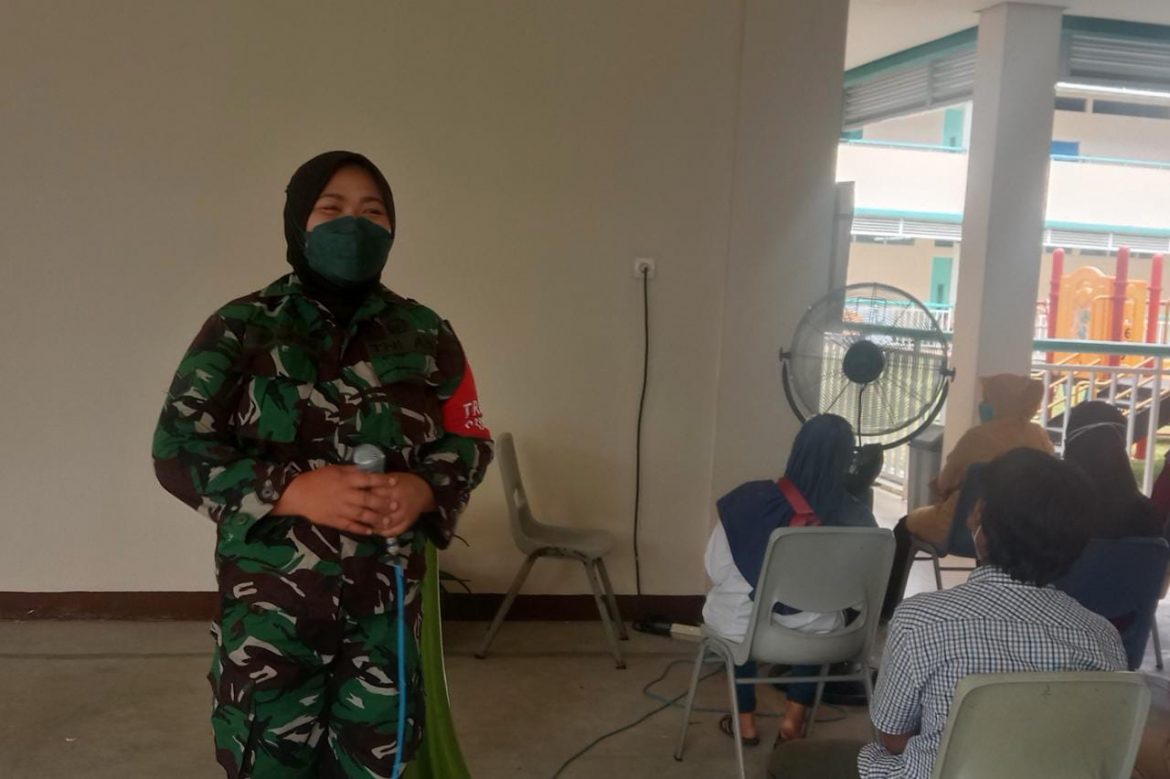 Babinsa Koramil 0621-07/Jonggol Lakukan Pengamanan Vaksinasi Covid 19 Massal Tahap ll di Citra Indah City