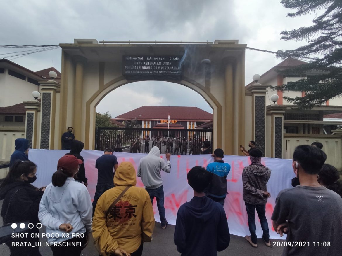 Aksi AMPP Ciamis Pertanyakan Kinerja DPUPRP Ciamis dan Temuan BPK RI Tahun 2020