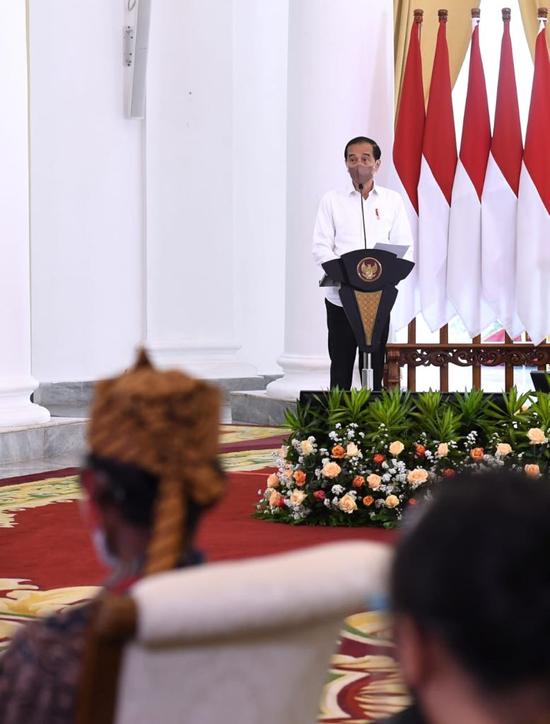 Presiden Serahkan Sertifikat Redistribusi Tanah Objek Reforma Agraria