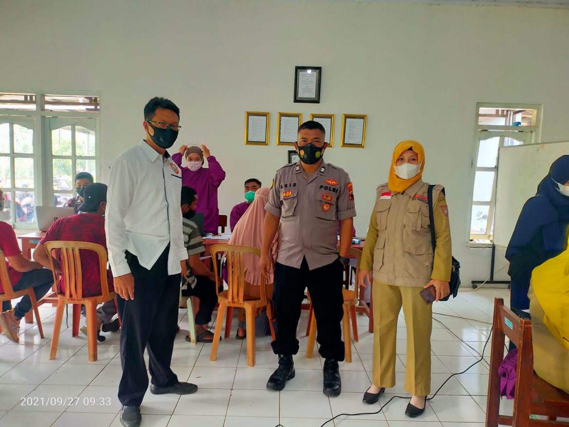 Berikan Rasa Nyaman Polsek Pageruyung Monitoring Pelaksanaan Vaksinasi Di Wilayah Pageruyung