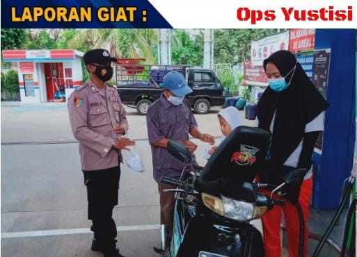 Polsek Rajadesa Polres Ciamis Laksanakan Ops Yustisi Sekaligus Bagikan Masker kepada Masyarakat Secara Mobile