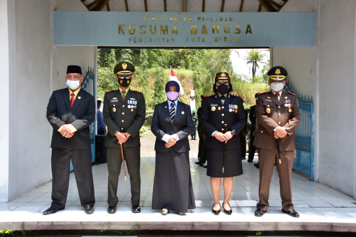 Sinergitas TNI-Polri, Kapolres Banjar Menghadiri Ziarah di TMP Dalam Rangka HUT TNI Ke-76