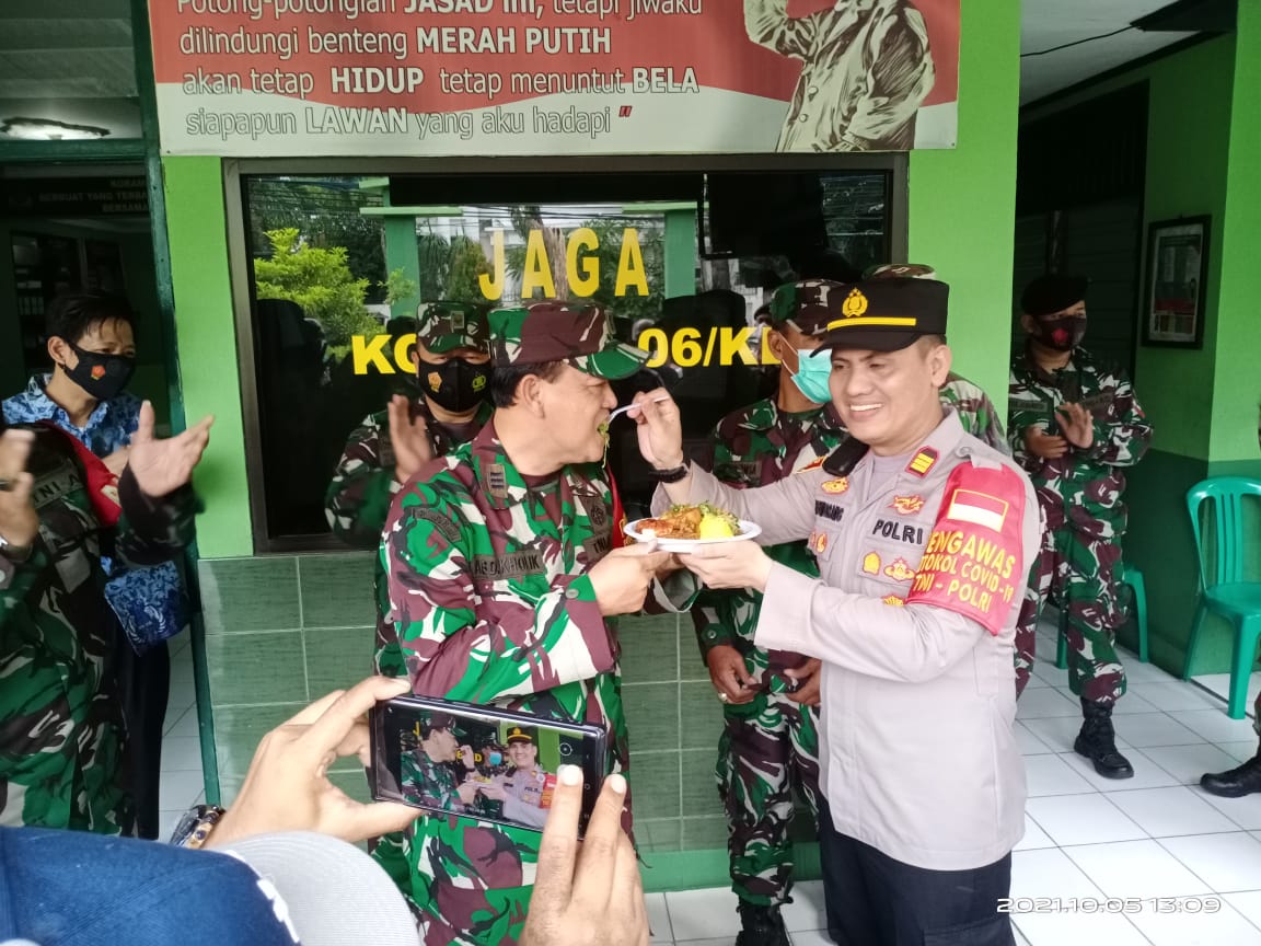 HUT TNI 76 Kapolsek Kalideres Bersama Puluhan Personel Serbu Makoramil 06/KD