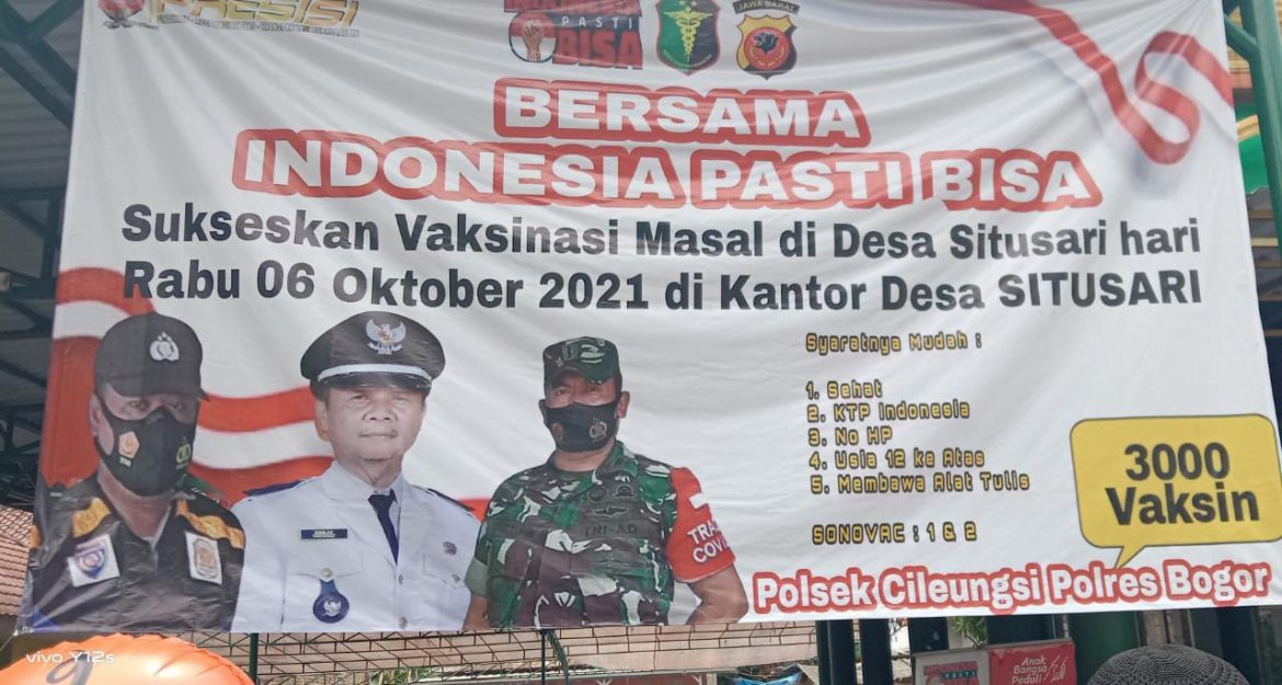 Bersama Indonesia Pasti Bisa, Sukseskan Vaksinasi Presisi di Desa Situsari, Satuan Binmas Polsek Cileungsi Sediakan Paket Sembako dan Peralatan Sekolah