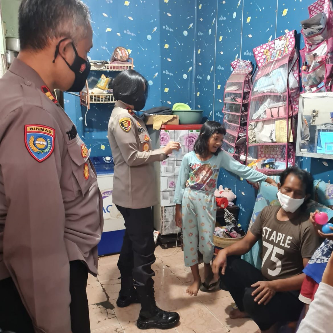 Kapolsek Tanjung Duren Santuni Anak Yatim Korban Covid-19 di Wilayah Grogol Jakarta Barat