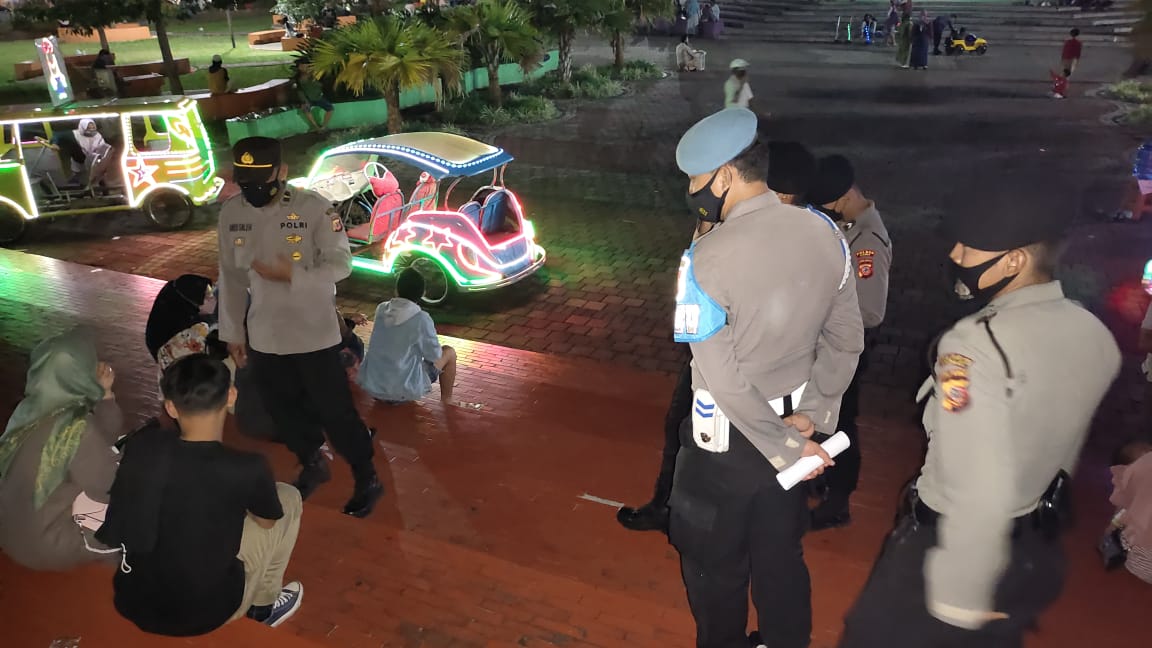 Jajaran Kepolisian Resort Ciamis Polda Jabar Patroli Kegiatan Rutin yang di Tingkatkan dalam Rangka Pengawasan Penerapan PPKM Level 3 di Sejumlah Titik Keramaian