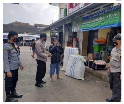 Polsek Cikoneng Polres Ciamis: Laksanakan Ops Yustisi dalam Rangka PPKM Level 3 di Kawasan Terminal Sindangkasih Ciamis