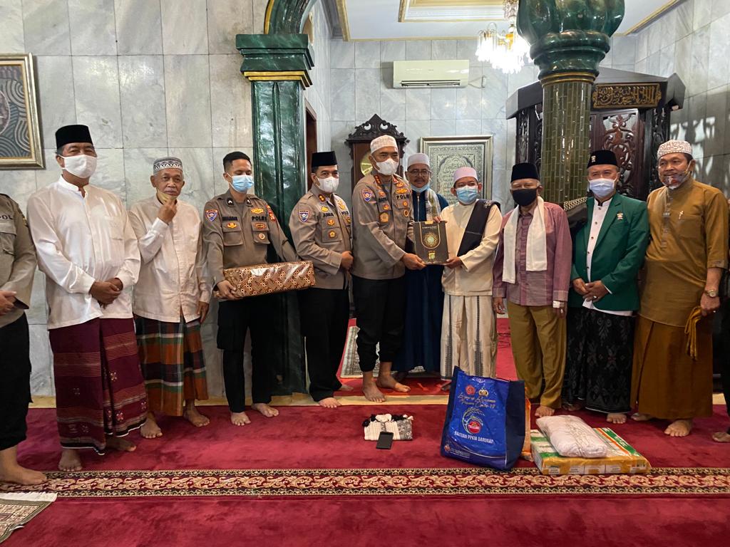 Directorat Binmas  Polda Metrojaya Beserta Jajaran Laksanakan Kegiatan Program SULING di Mesjid Jami Nurul Falah Ragunan Berikan Bantuan 20 Al-Qur’an dan Paket Sembako