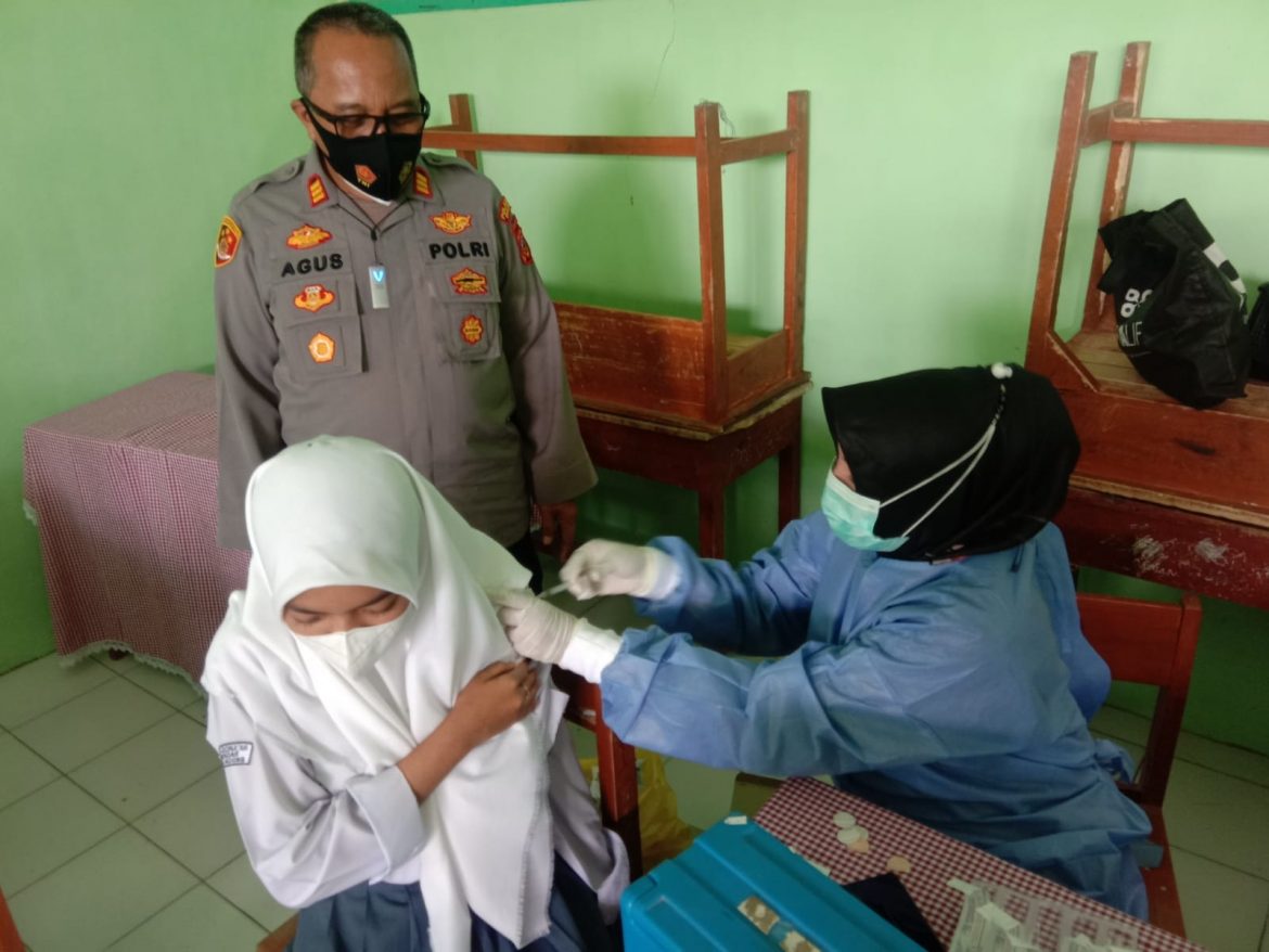 800 Pelajar SMA Antusias Vaksin, Polisi Lakukan Pengamanan Dan Pemantauan