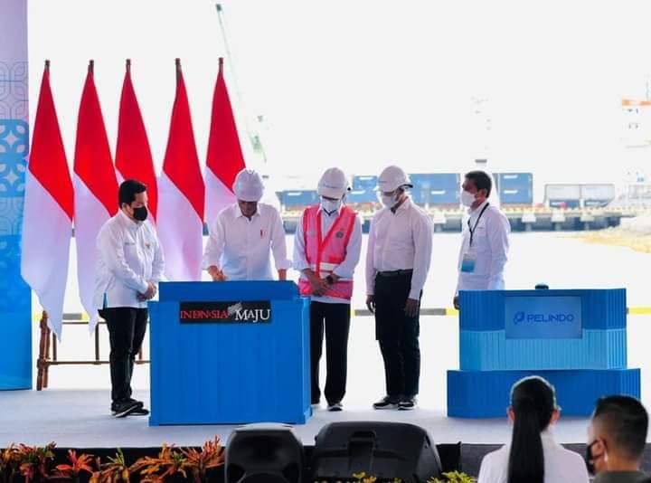 •Tiba di NTT, Presiden Tinjau Aktivitas Bongkar Muatan di Terminal Multipurpose Wae Kelambu•