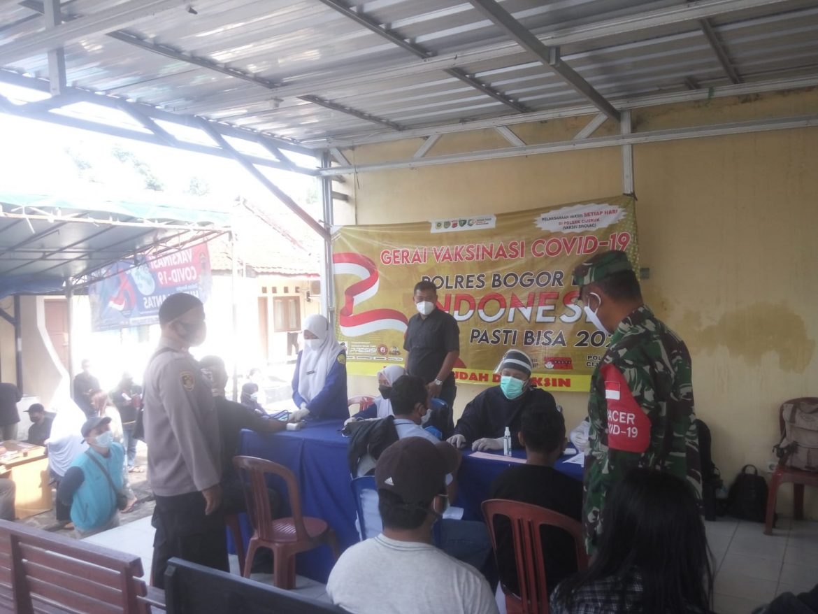 “Bersama Indonesia Bisa” Polsek Cijeruk Polres Bogor Gelar Vaksinasi Tahap l dan ll, Tak Kenal Lelah Ajak Warga untuk Vaksin