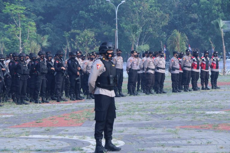 Pimpin Apel Pengamanan Pelantikan Kades, Kapolresta Tangerang Tekankan Bertindak Sesuai SOP