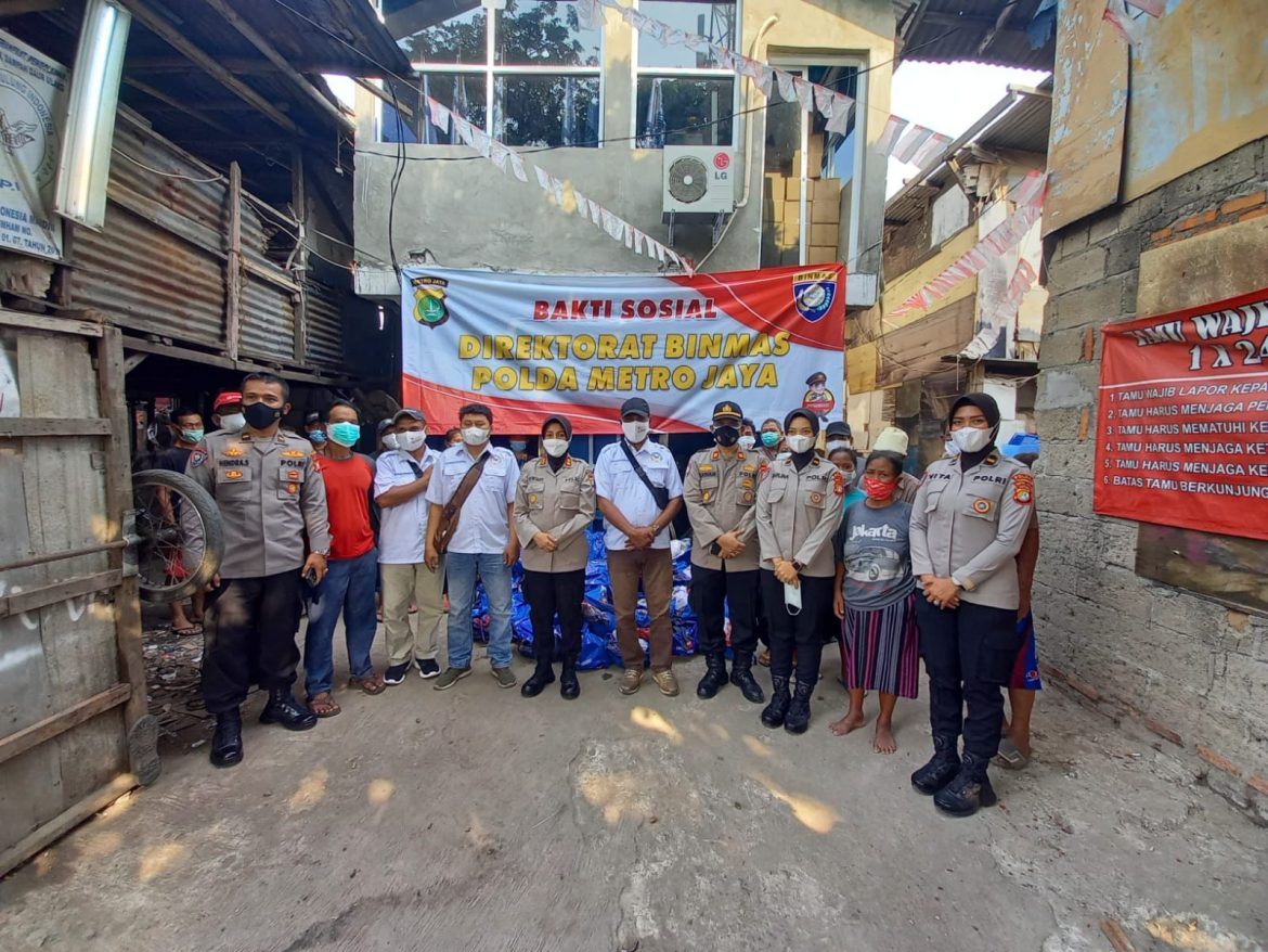 Kawasan Slum Area DKI Jakarta Mendapat Bantuan Sosial dari Kapolda Metrojaya.