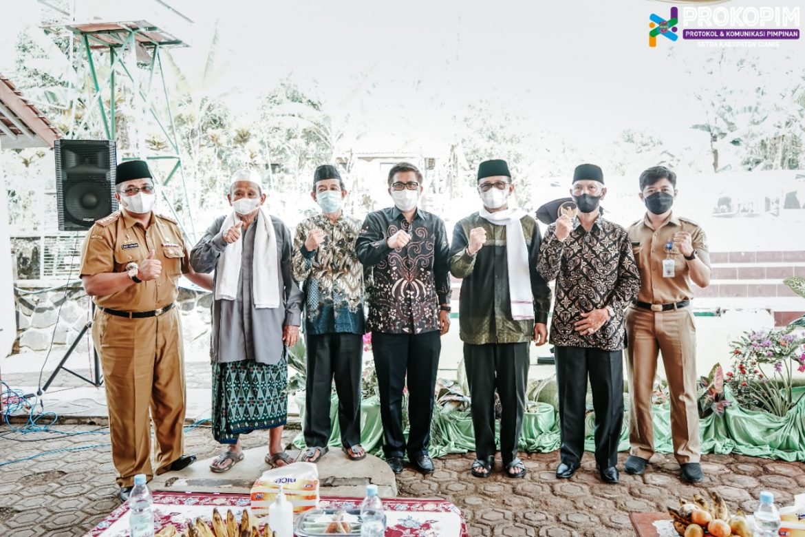 Bupati Ciamis Letakan Batu Pertama Pembangunan Mesjid Asy -Syifa Ranca Petir