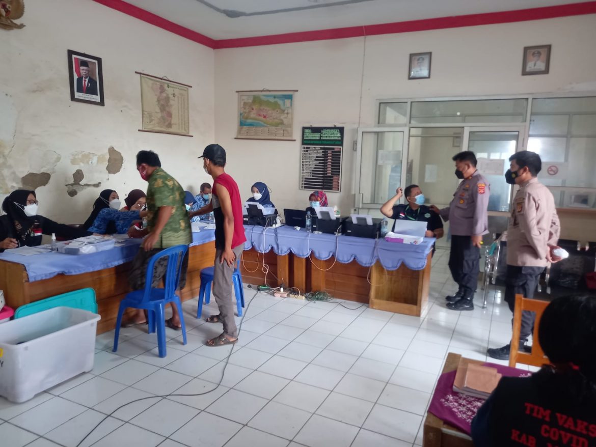 Tekan Penyebaran Covid-19 Polisi Terus Pantau Gerai Vaksinasi