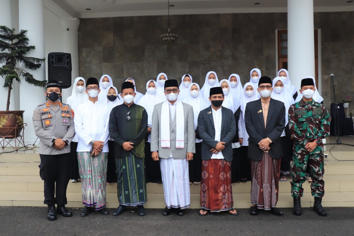 Kapolres Ciamis Bersama Bupati Ciamis Hadiri Upacara Peringatan Hari Santri Nasional Tingkat Kab. Ciamis Secara Virtual