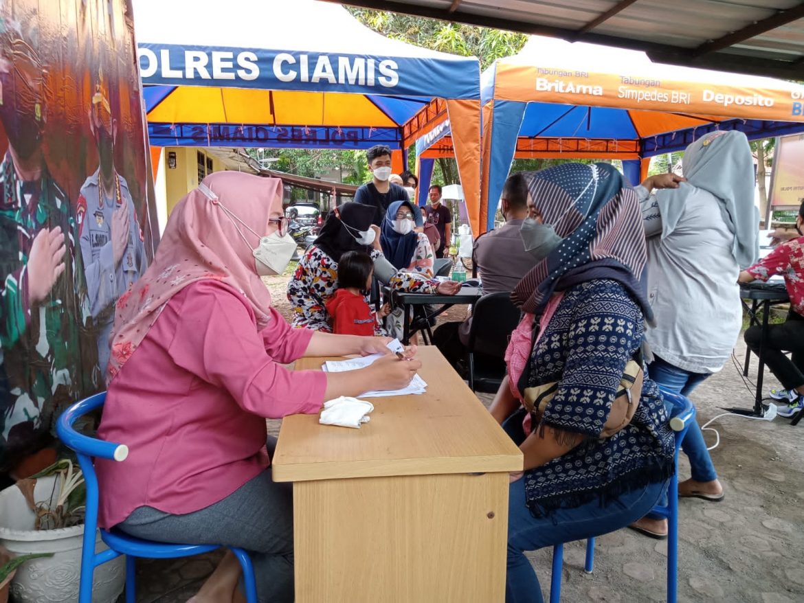 Gerai Vaksinasi Presisi Jajaran Polres Ciamis Terus Gencarkan Upaya Percepatan Vaksinasi Kekebalan Kelompok