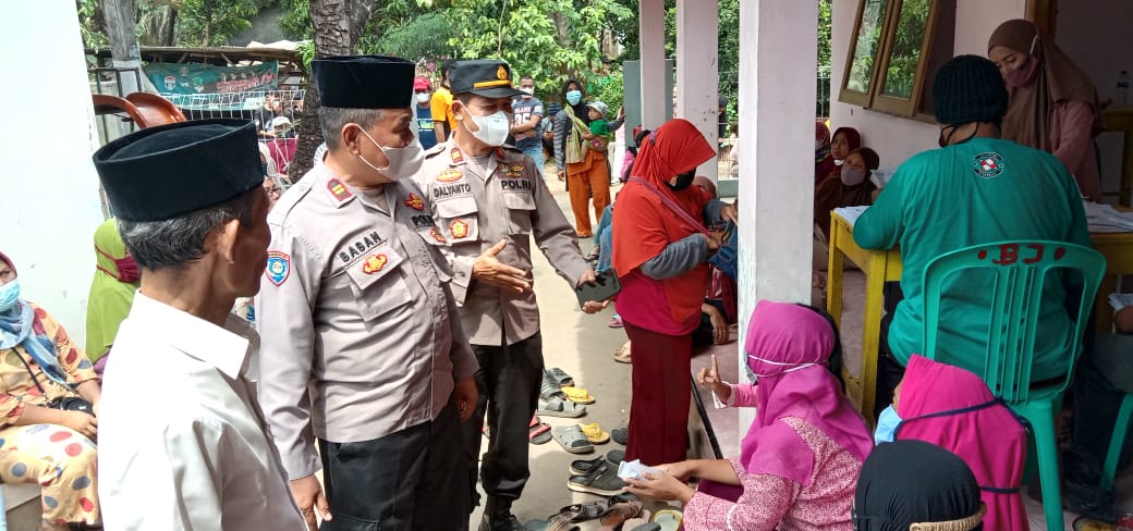 Polisi Tinjau Vaksinasi Di Ponpes Hudal Yaqien Dimasa PPKM