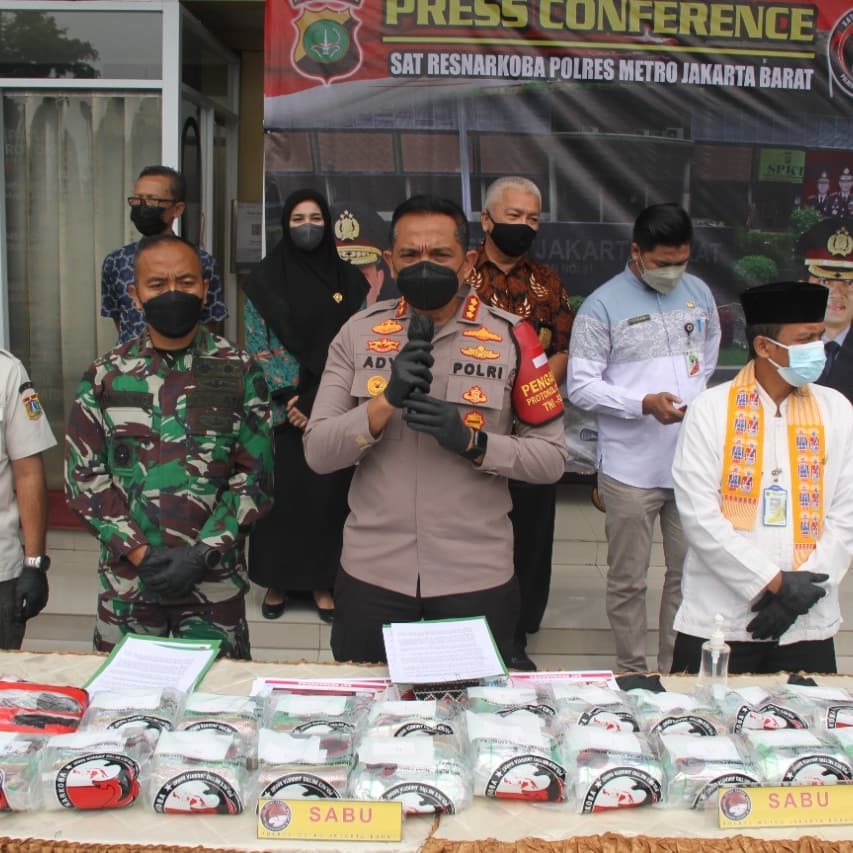 Polres Metro Jakarta Barat Memusnahkan Sabu Sebanyak 299 Kg Dan Ganja Sebanyak 27,1 Kg Menggunakan Mesin Incenerator.