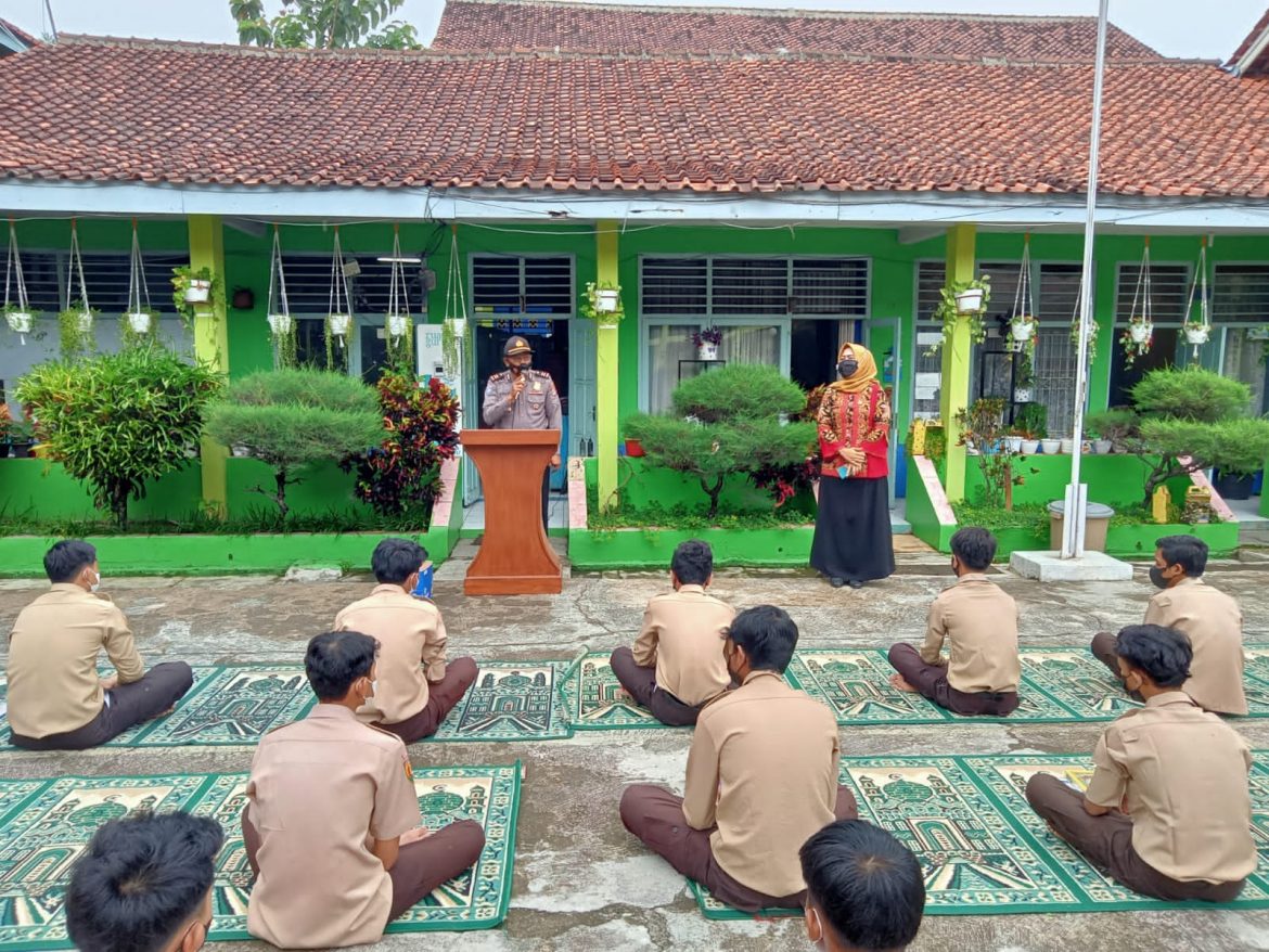 Cegah Penyalahgunaan NARKOBA, Sat Binmas Polres Banjar Berikan Penyuluhan di SMPN 3 Banjar