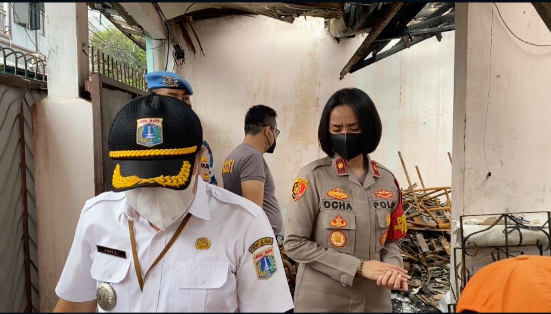 Polsek Tanjung Duren Bersama Tiga Pilar Melaksanakan Apel Kerja Bakti Membersihkan Puing-Puing Di Area Pasca Kebakaran