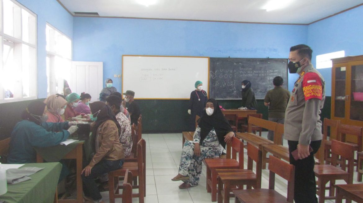Mudahkan Warga Untuk Vaksin,Polri Jemput Bola