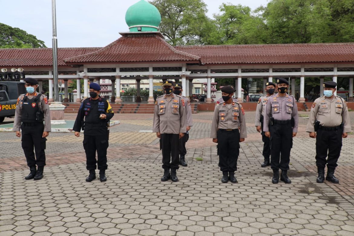 Satbrimob Polda Banten Lakukan Pengamanan UNRAS Serikat Buruh di Kantor Pemkab Serang