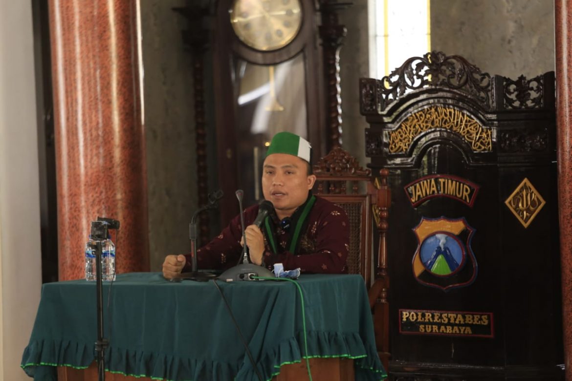 Peringati Sumpah Pemuda, Elemen Mahasiswa Surabaya Gelar Aksi Tausiyah Kebangsaan Di Depan Bhabinkamtibmas se-Surabaya