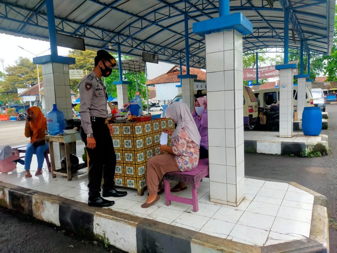 Polres Ciamis : Pengawasan dan Edukasi kepada Masyarakat dalam Rangka PPKM Level 3 di Kawasan Terminal CIamis