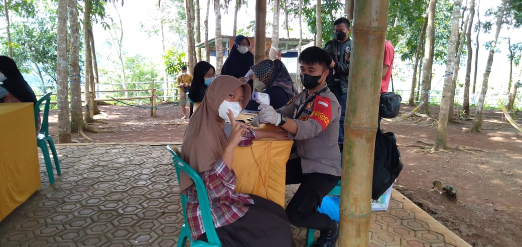 Polres Ciamis Gelar Gerai Vaksinasi untuk Percepatan Herd Immunity di Kawasan Obyek Wisata