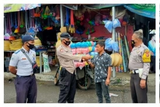 Polsek Cikoneng Polres Ciamis Gelar Operasi Yustisi Dalam Rangka PPKM Level 3 di Terminal Sindangkasih