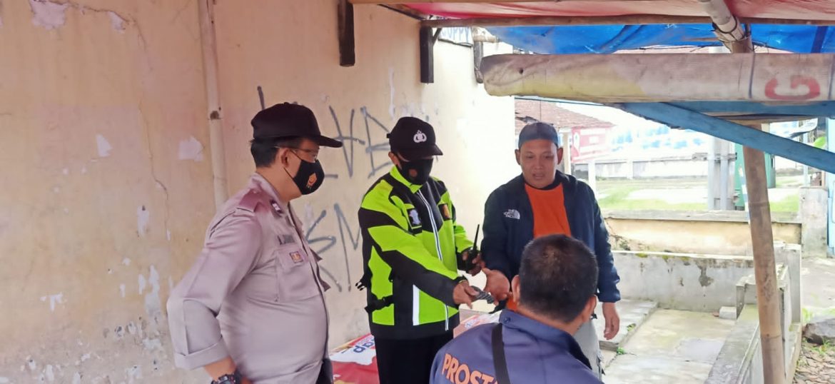 Sat Samapta Polres Ciamis Gelar Ops Yustisi dalam Rangka Penegakan Disiplin Menerapkan PPKM Level 3 di Pasar dan Pertokoan