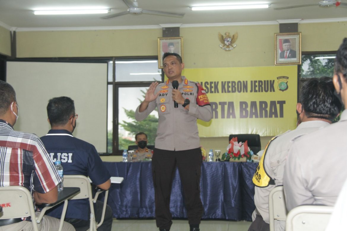 Kapolres Metro Jakarta Barat Kombes Pol Ady Wibowo Mengunjungi Polsek Jajaran