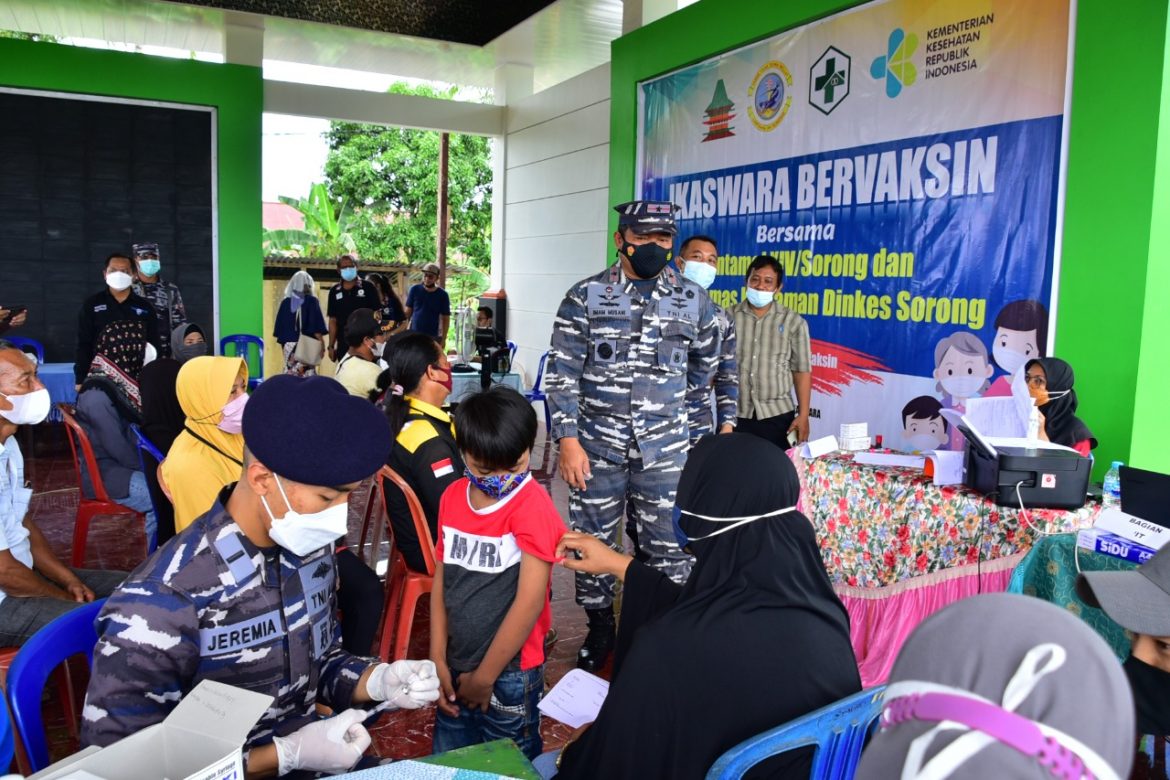 TNI AL, Lantamal XIV Dan Ikaswara Kebut Serbuan Vaksinasi di Kota Sorong
