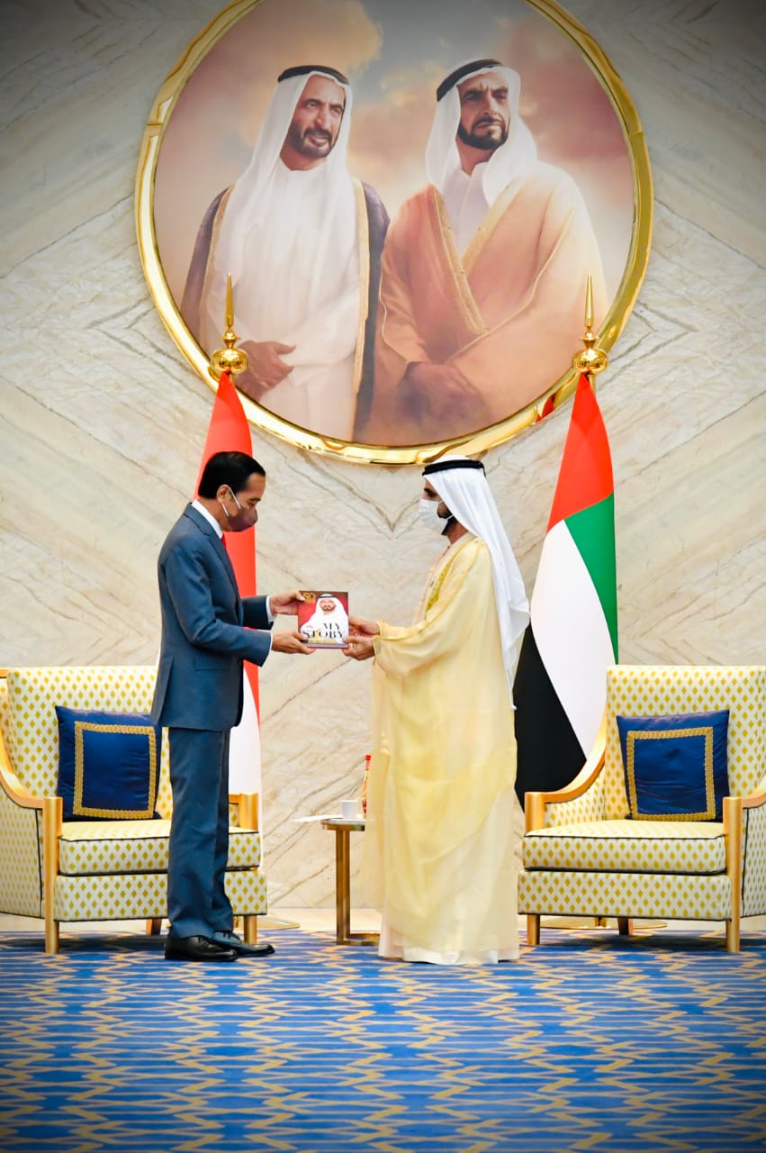 Tiba di Dubai, Presiden Jokowi Disambut Ruler of Dubai dan Saksikan Pertukaran Sejumlah Nota Kesepahaman