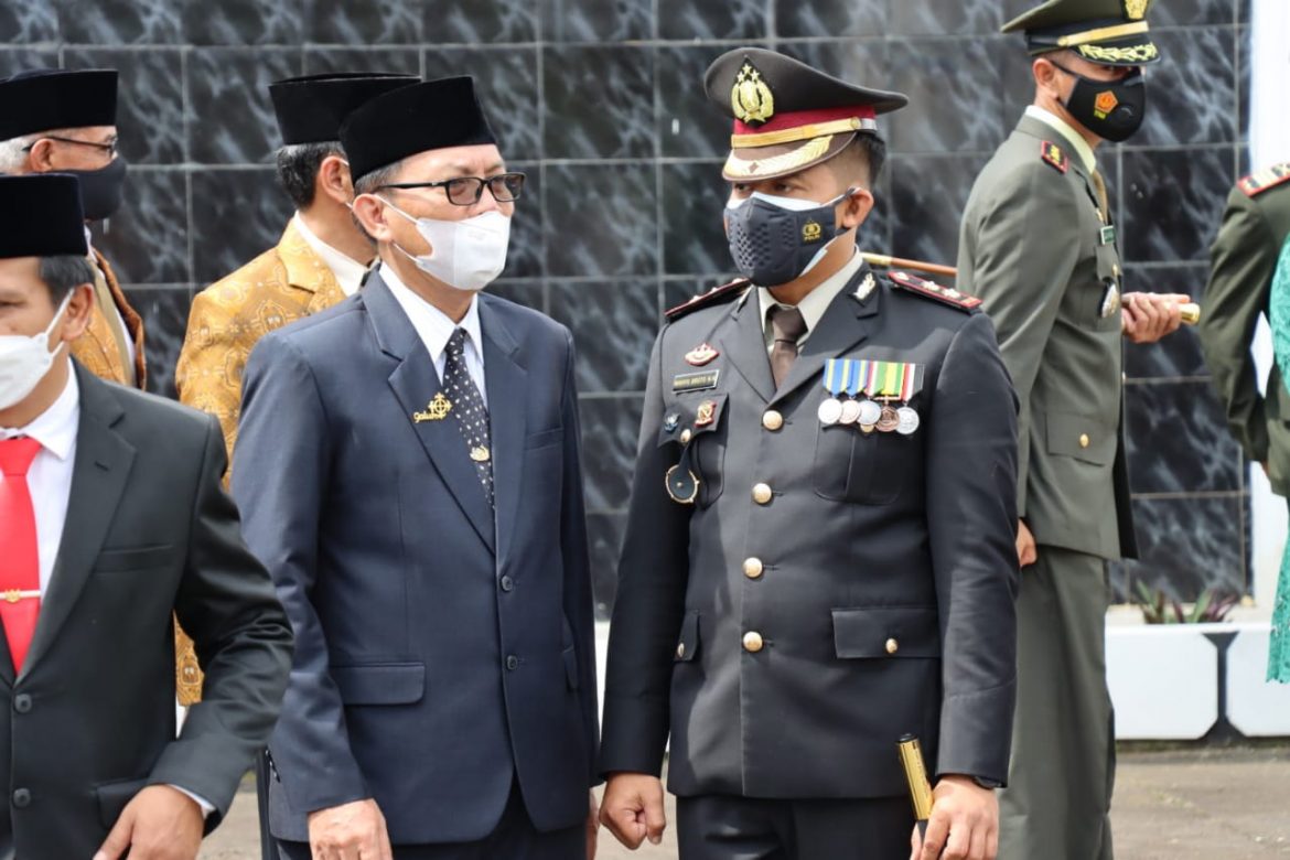 Rangkaian Peringati Hari Pahlawan Kapolres Bersama Forkopimda Ciamis Ziarah dan Tabur Bunga Di Makam Pahlawan