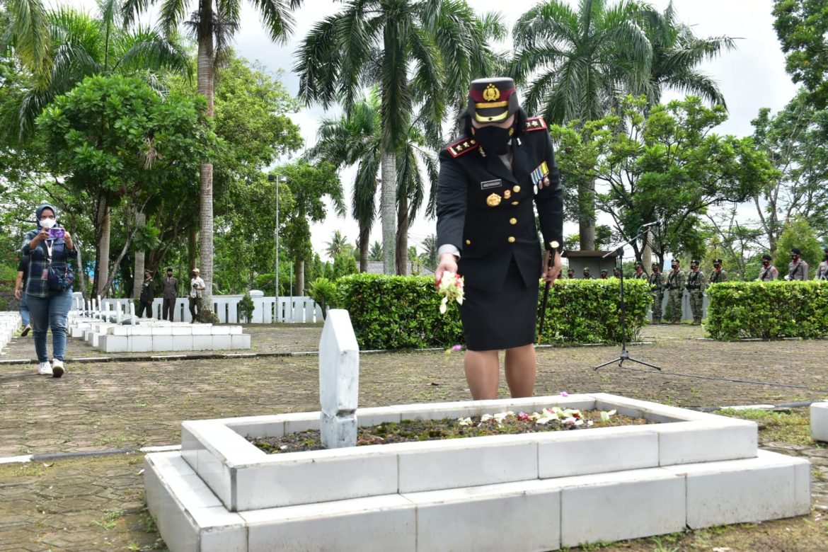 Kapolres Bersama Forkopimda Kota Banjar Melaksanakan Upacara Ziarah Nasional di TMP Kota Banjar