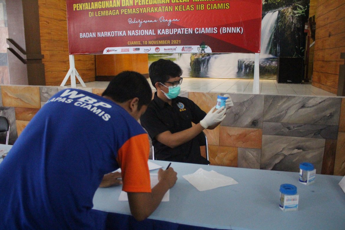 Lapas Kelas IIB Ciamis Bekerja Sama Dengan BNNK Ciamis Gelar Sosialisasi P4GN dan Test Urine