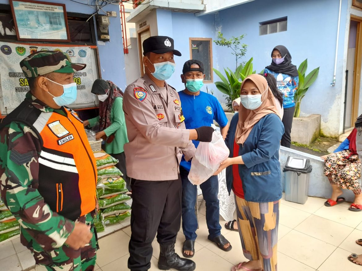 Bhabinkamtibmas Kel.Sukarasa Polsek Sukasari Polrestabes Bandung Giat Monitoring Bantuan Pangan Non Tunai (BPNT)
