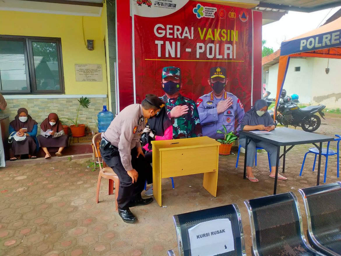 Sat Samapta Polres CIamis Melaksanakan Pengamanan Akselerasi Vaksinasi untuk Percepatan Herd Immunity