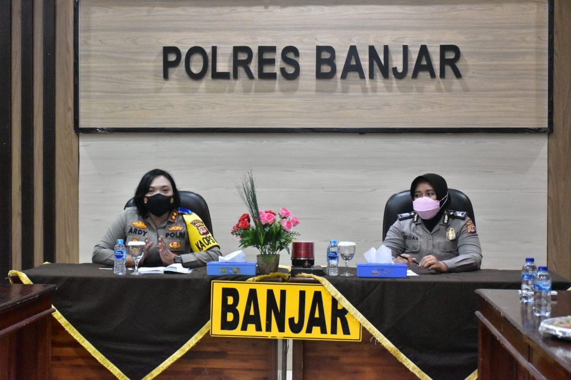 Sampaikan Arahan Kepada Personel Polwan, Ini Pesan Kapolres Banjar