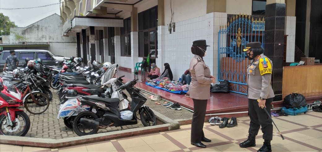 Kapolres Banjar bersama Personel Polwan Laksanakan Program Srikandi Siaga Jumat