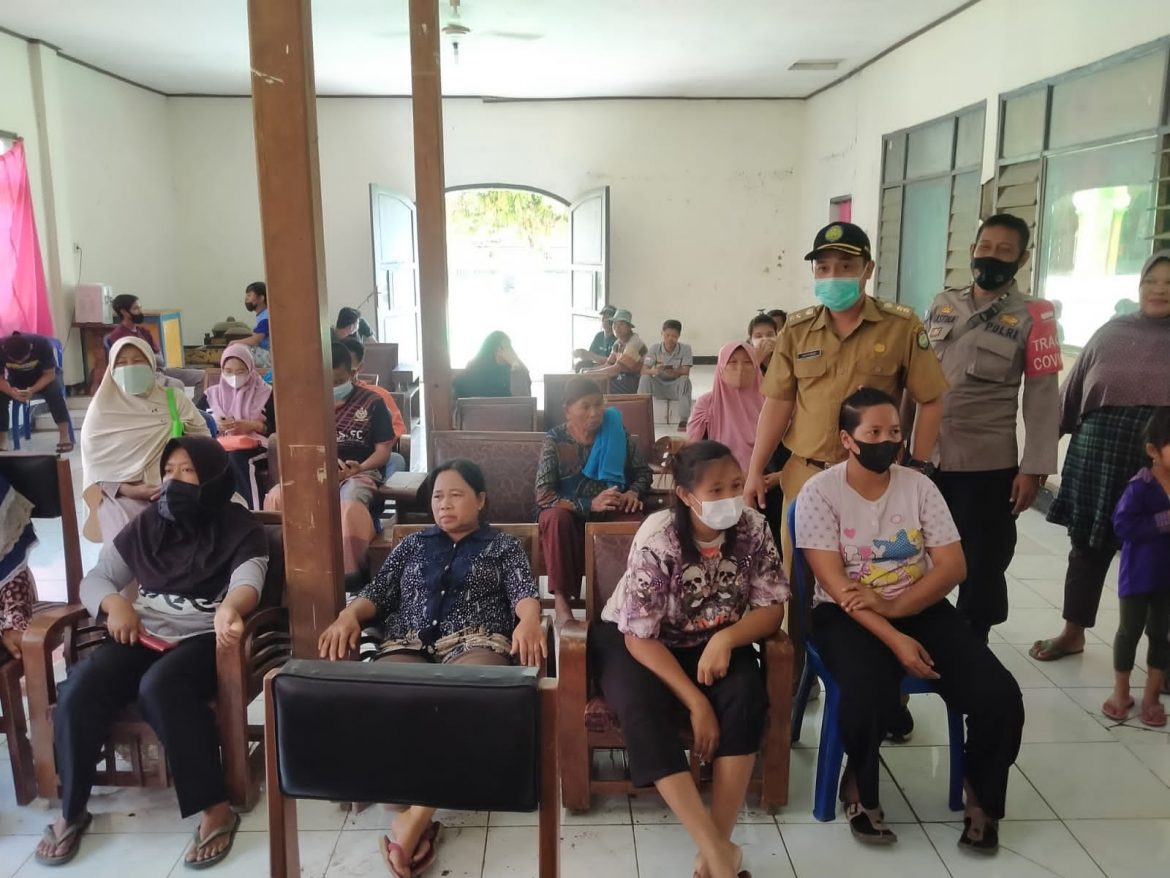 Polisi Monitoring Kegiatan Vaksinasi, Beri Motivasi Dan Semangat Kepada Calon Penerima