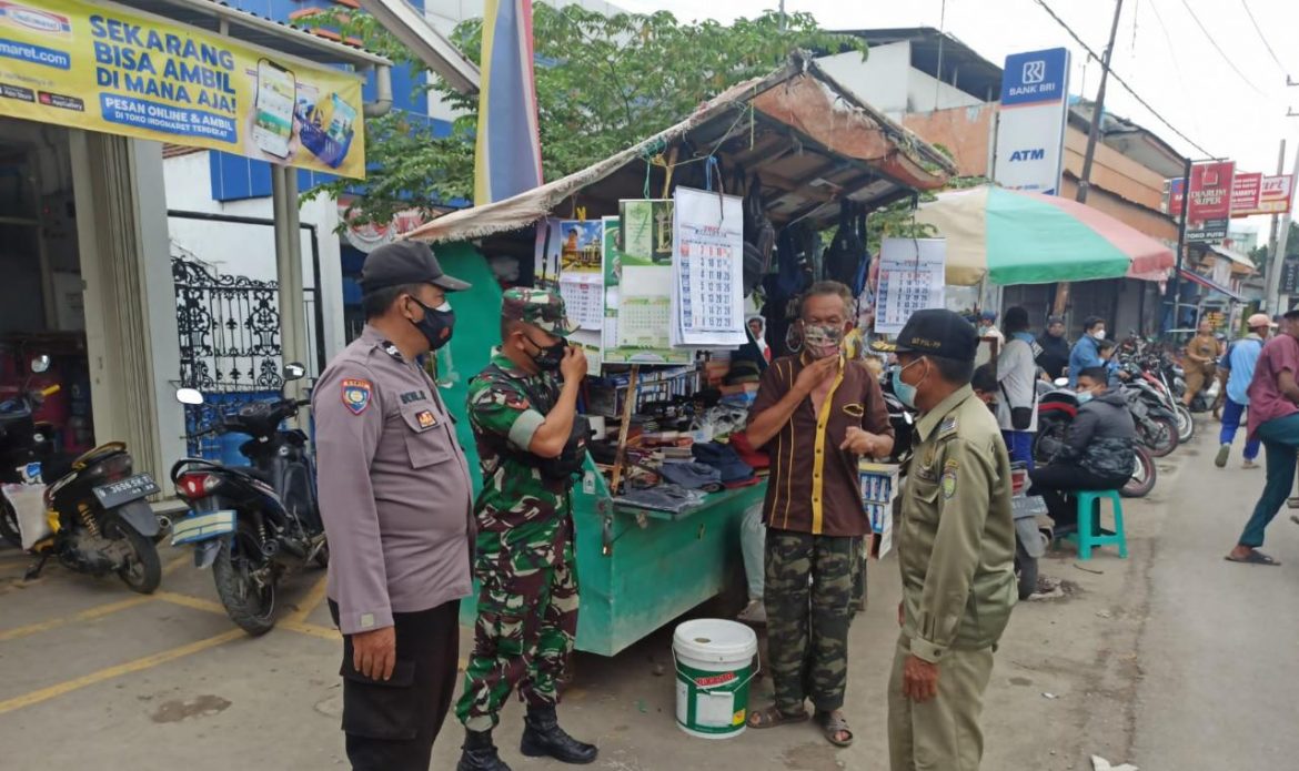 Polisi Kembali Melaksanakan Pengawasan Prokes Di Pasar Tradisional