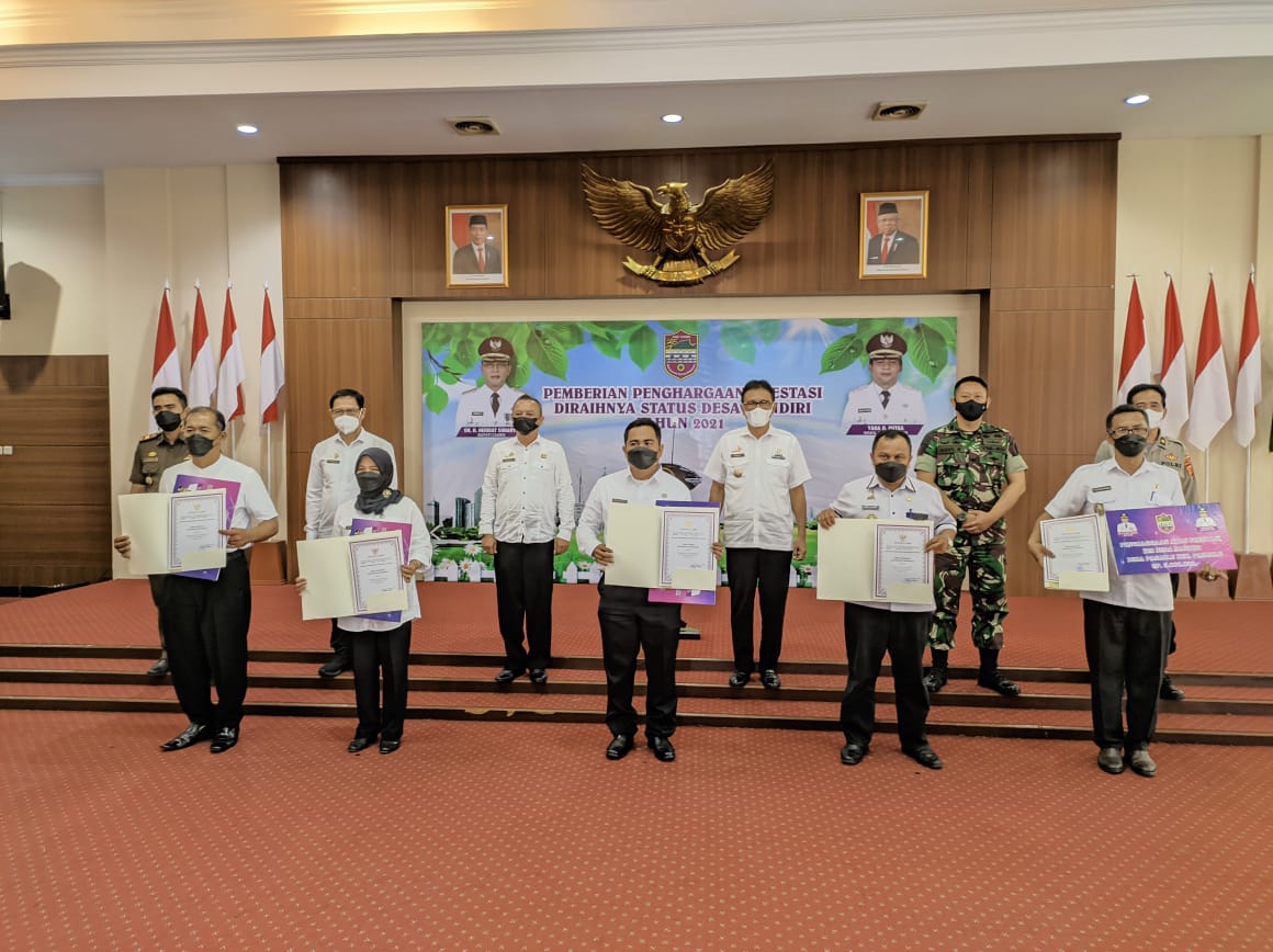 Bupati Herdiat Berikan Reward Kepada 45 Desa Mandiri di Kabupaten Ciamis