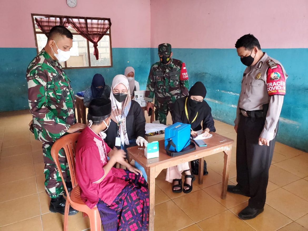 Gerai Vaksin Presisi Bhakti Kesehatan Bhayangkara Untuk Negeri di Gelar Polsek Tamansari