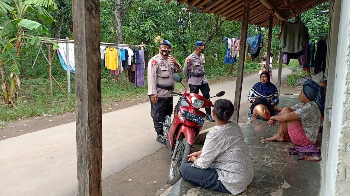 Sat Brimob Polda Jabar Sampaikan Pesan Kamtibmas Dan Beri Himbauan Protokol Kesehatan Cegah Penularan Wabah Covid 19
