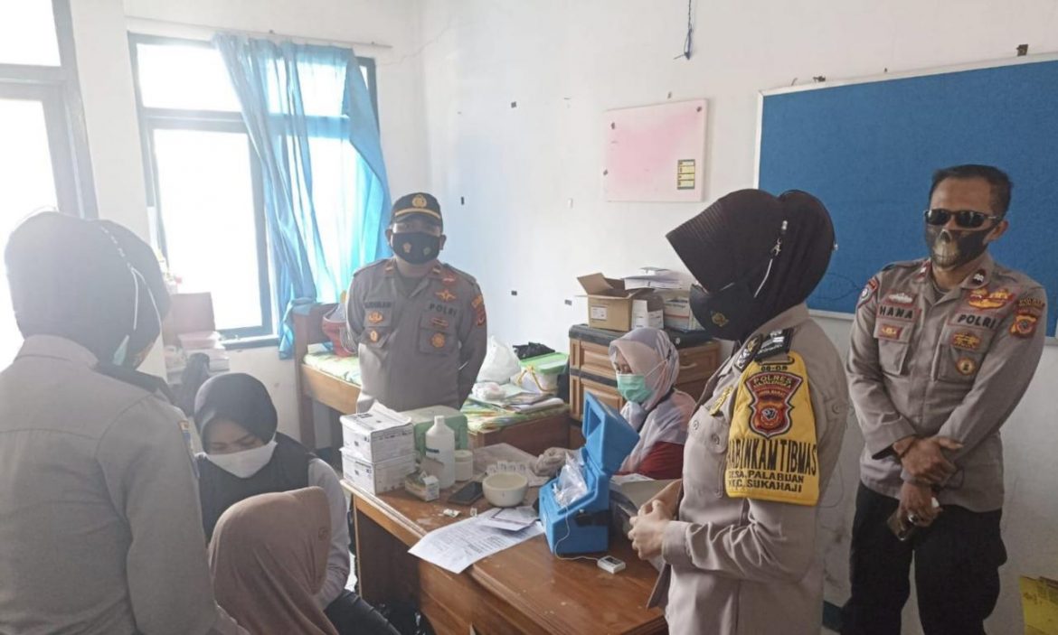 Berikan Rasa Aman, Polisi Pantau Pelaksanaan Vaksinasi Covid 19