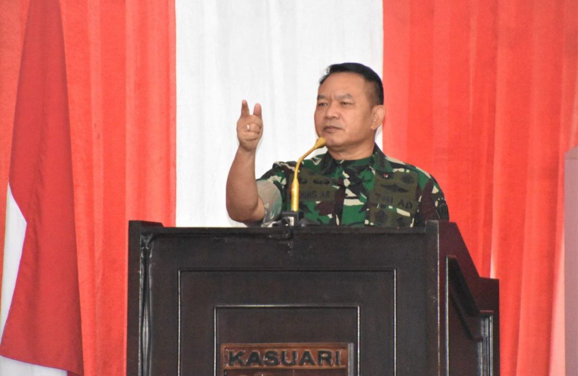 Sambangi Prajurit Kasuari, Kasad Ingatkan Untuk Tidak Berpikir Membunuh KKB Tetapi Untuk Mengamankan Rakyat Papua.
