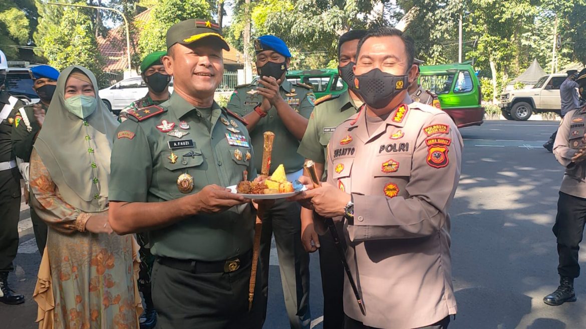 Sinergitas Hebat Kedua Pemimpin Danrem 061/Sk Dan Kapolresta Saling Surprise